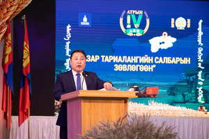 Сэлэнгэ аймаг үр тариа, хадлан бэлтгэлээрээ улсдаа тэргүүлсэн амжилттай “Атрын IV” аянтай золголоо